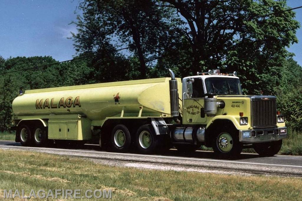 1978 GMC 5 Star General Tender
65 Heil 7000 gallon water tank
350 pump
T4344
Tender 43-44