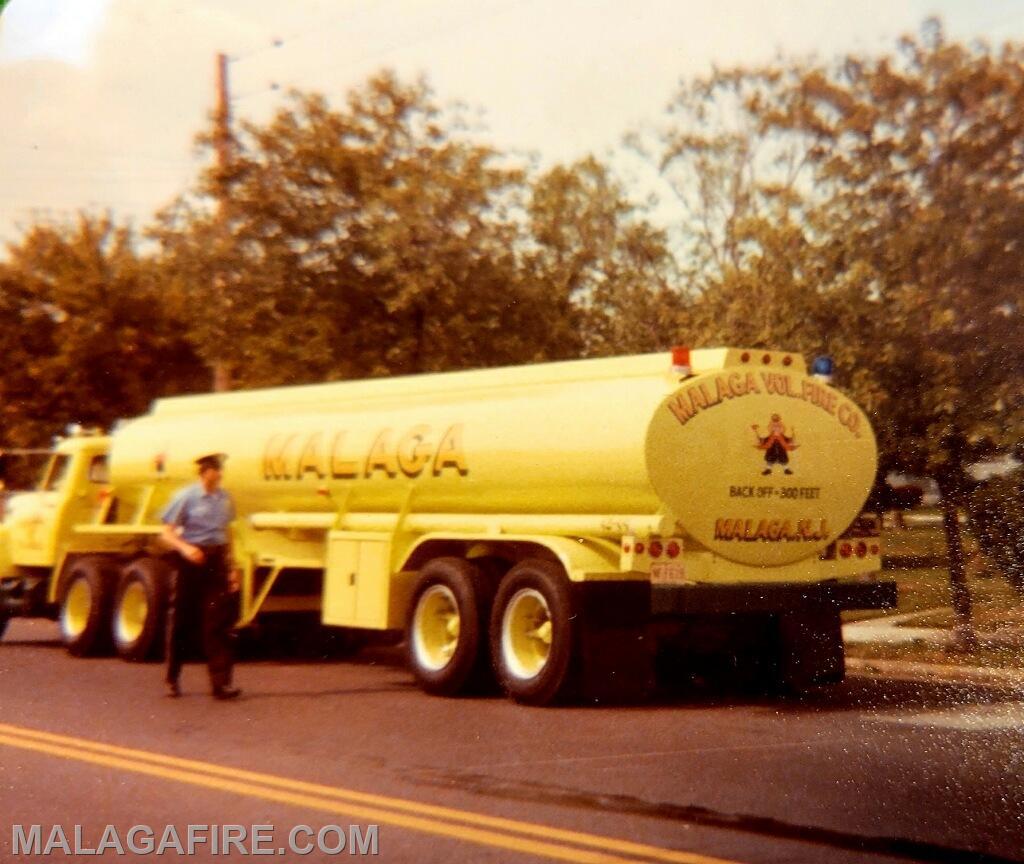 1968 IH Load Star Tractor Tender
65 Heil 7000 gallon water tank
350 pump
Tender 43-44